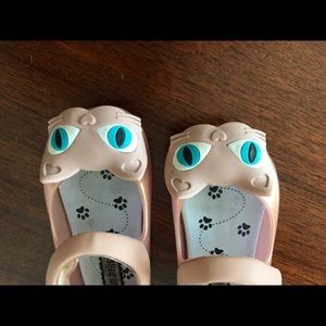 Mini Melissa hard to find Perl cats size 5